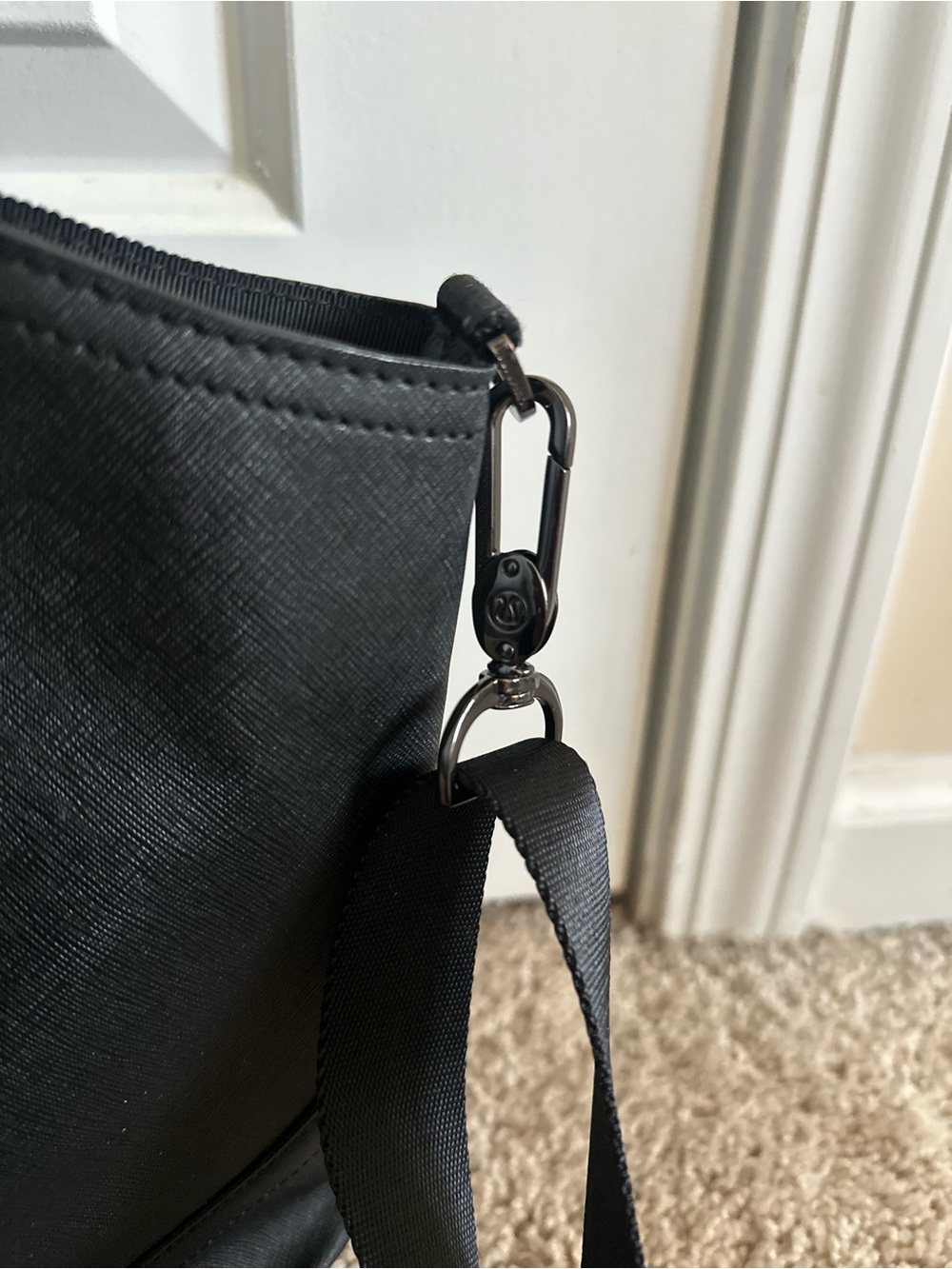 Lululemon All Day Tote Black Crossbody Bag with Strap - Picture 4 of 10